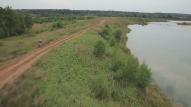 Gölde Motosiklet sürmek