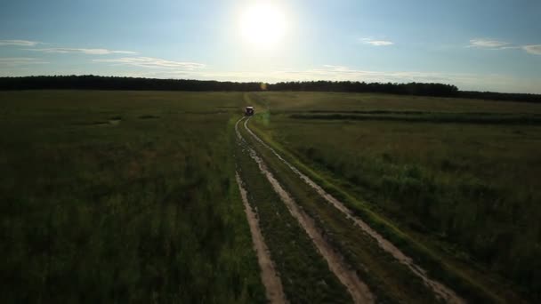 Route au sol et voiture floue — Video