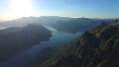 Kotor Körfezi Karadağ ' 800 metre yükseklik görüntülemek