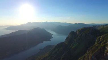 Kotor Körfezi Karadağ ' 800 metre yükseklik görüntülemek