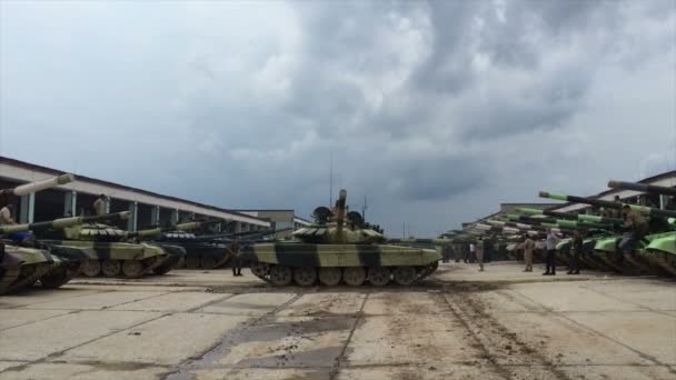 MOSCÚ, RUSIA - 1 AGOSTO 2015: El tanque gira la torre — Vídeos de Stock