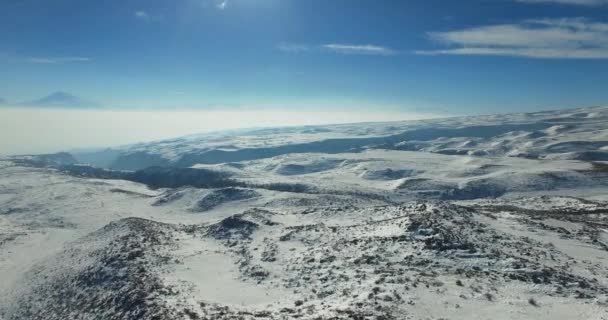АЭРИАЛ: Снежный пейзаж — стоковое видео