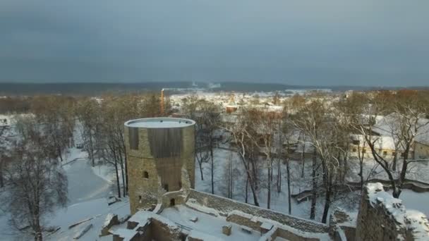 Rovine del bellissimo castello nella città di Cesis era una residenza dell'ordine livoniano nel Medioevo, Lettonia — Video Stock