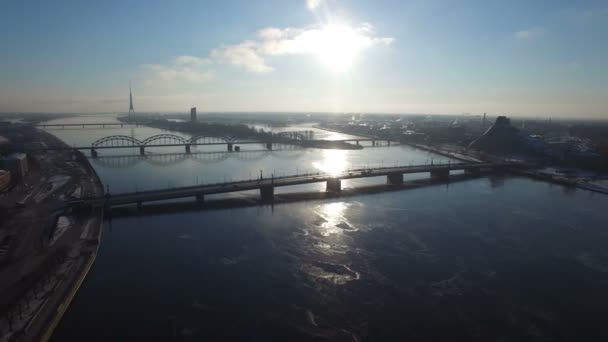 Красивый вид с воздуха на реку Даугаву — стоковое видео