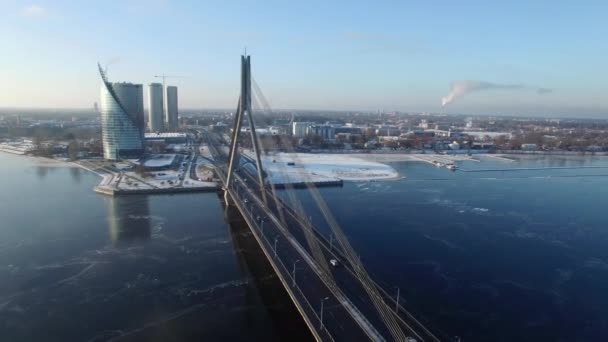 Letecký pohled na Riga řeky a Vansu most — Stock video