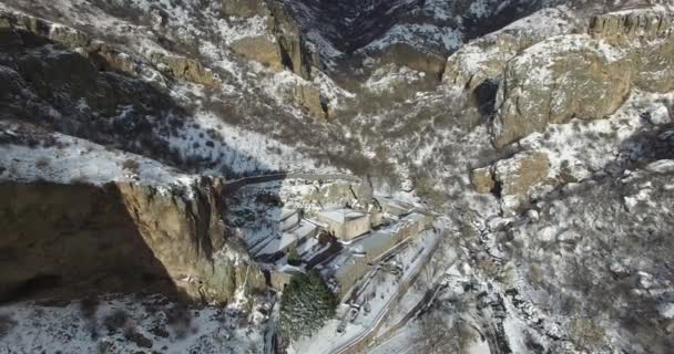 El templo Monasterio GEGHARD, Armenia — Vídeo de stock