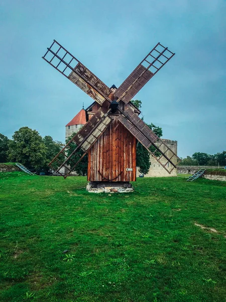 Oude Windmolen Houten Windmolen Estland Stad Van Windmolens Meel Molen — Stockfoto