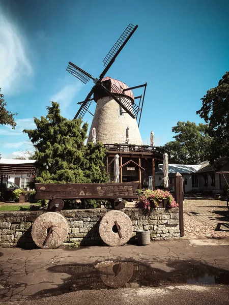 Oude Windmolen Houten Windmolen Estland Stad Van Windmolens Meel Molen — Stockfoto