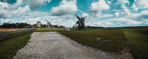 Villaggio Mulino Vento Sarema Vecchi Mulini Vento Legno Estonia Panorama — Foto Stock