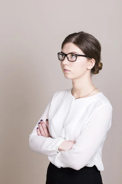 Thinking businesswoman with glasses in white shirt and black skirt crossed her arms looking up — Stock Photo, Image