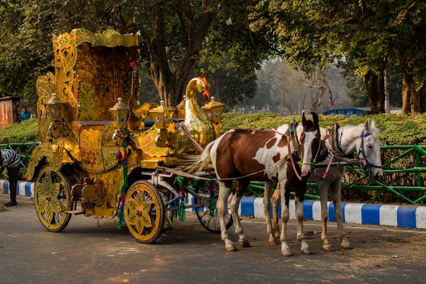Kalkuta Indie Grudnia 2020 Obraz Złotego Rydwanu Dwoma Końmi Drodze — Zdjęcie stockowe