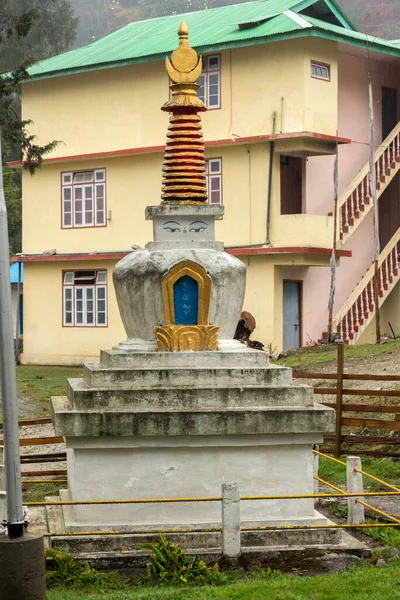 Lachung Stupa Mit Kloster Lachung Hintergrund Selektiver Fokus — Stockfoto