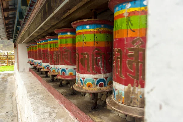 Буддийское Колесо Охоты Монастыре Лачунг Около Деревни Лачунг Селективный Фокус — стоковое фото