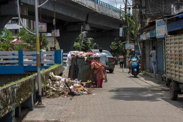 Αυγούστου 2021 Καλκούτα Δυτική Βεγγάλη Ινδία Ένας Δημόσιος Σκουπιδοτενεκές Γεμάτος — Φωτογραφία Αρχείου
