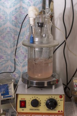 18 Ağustos 2021, Kolkata, Batı Bengal, Hindistan: Laboratuvarda farklı tip test kavanozları veya tüpleri.