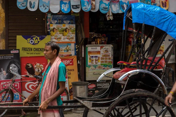 September 2021 Kalkutta Westbengalen Indien Ein Rikscha Zugführer Zieht Seine — Stockfoto