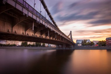 Gorky Park 'taki Moskova Nehri üzerindeki köprü.