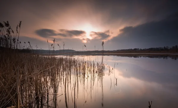 Lake landscape in long time exposure — Stock Photo, Image