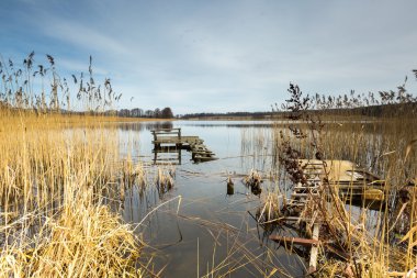 Erken ilkbahar göl manzara