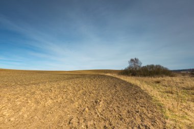 Erken ilkbahar alan manzara sürülmüş