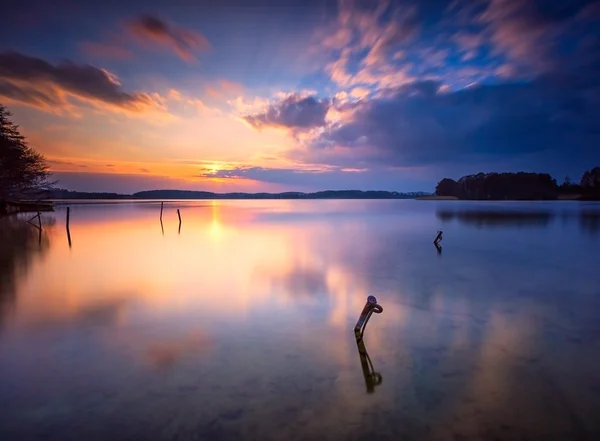 Paisagem do lago bonito e colorido — Fotografia de Stock