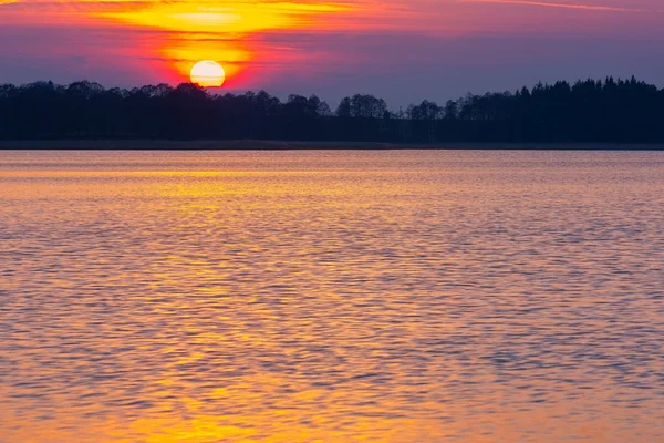 Vackra och färgstarka sjön landskap — Stockfoto