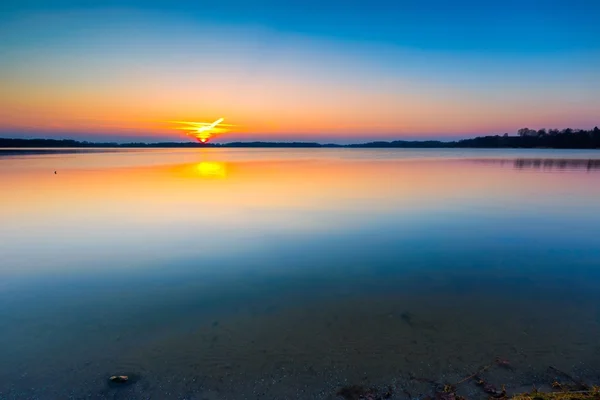 Güzel ve renkli göl manzara — Stok fotoğraf