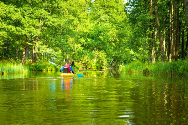 Polonya (Omulew nehir vahşi nehir kanosu) 
