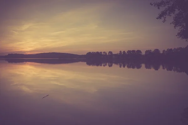 Vintage foto van lake zonsondergang — Stockfoto