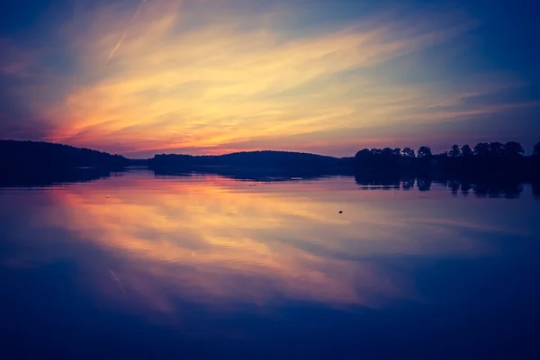 Vintage Foto vom Sonnenuntergang am See — Stockfoto