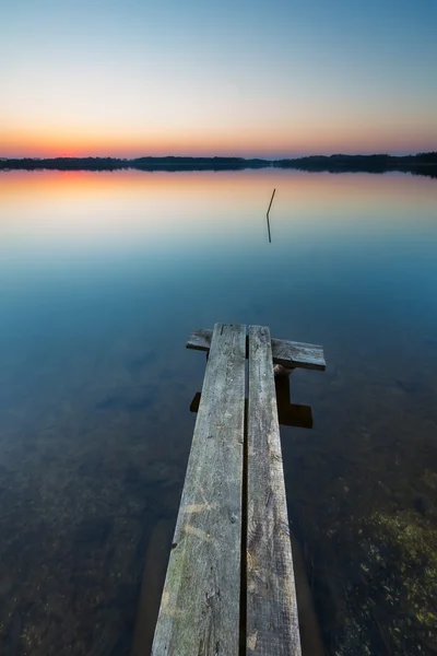 Lake landschap bij zonsondergang — Stockfoto
