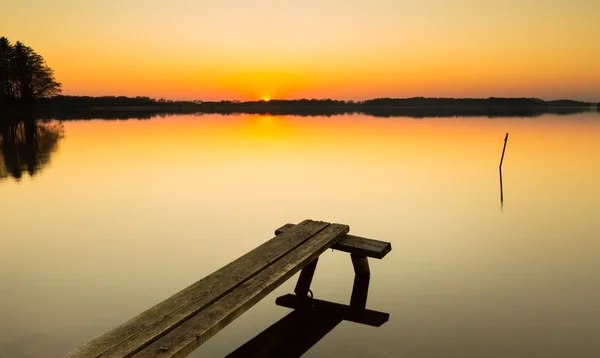 Lago paisaje al atardecer — Foto de Stock