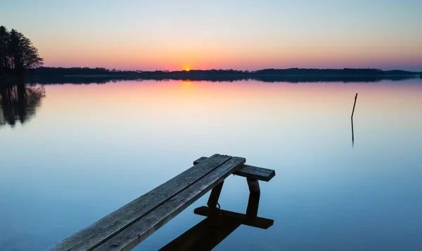 Jezioro pejzaż o zachodzie słońca — Zdjęcie stockowe