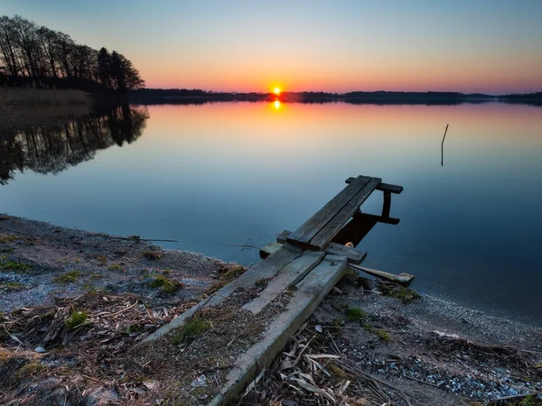 Lake landschap bij zonsondergang — Stockfoto