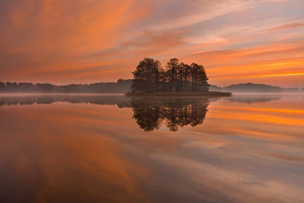 Beautiful lake sunrise landscape — Stock Photo, Image