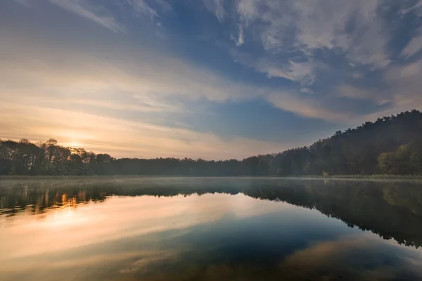 Lever du soleil lac — Photo