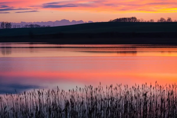Sjön efter solnedgången — Stockfoto