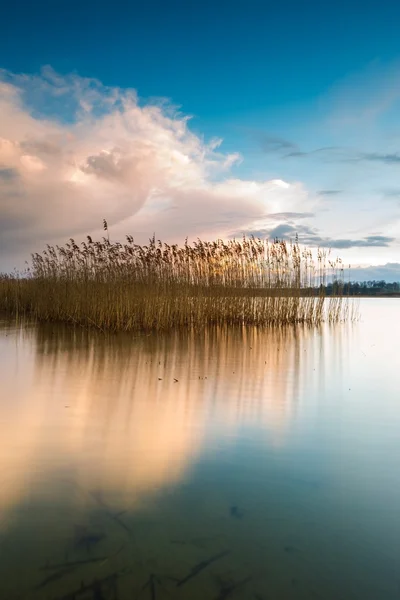 Lago dopo il tramonto — Foto Stock
