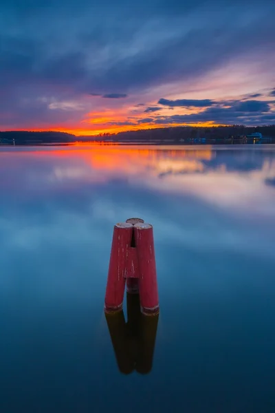 Zonsondergang over Beautiful lake — Stockfoto