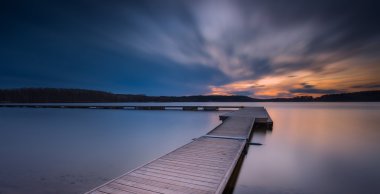 Lake canlı gün batımı ile