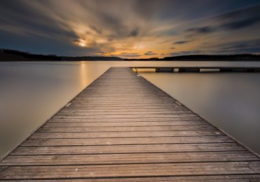 Lake canlı gün batımı ile