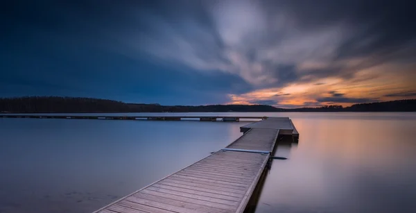 Lake canlı gün batımı ile — Stok fotoğraf