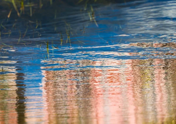 Поверхность воды с рябью — стоковое фото