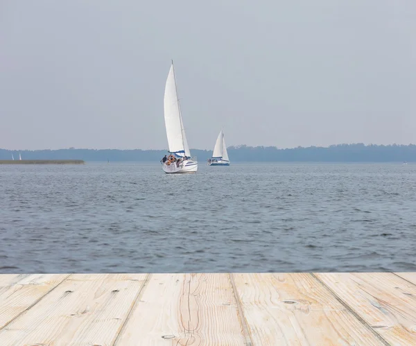 Lake with beautiful yachts — Stock Photo, Image