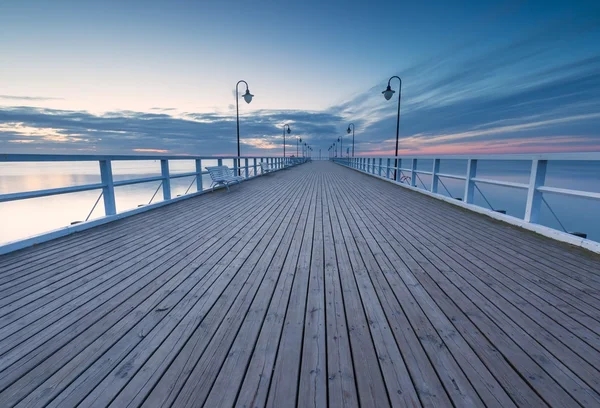 Zeegezicht met pier. Molo in Orlowo, Gdynia — Stockfoto