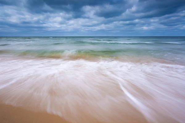 Pejzaż plaża. Wybrzeże Bałtyckie. — Zdjęcie stockowe