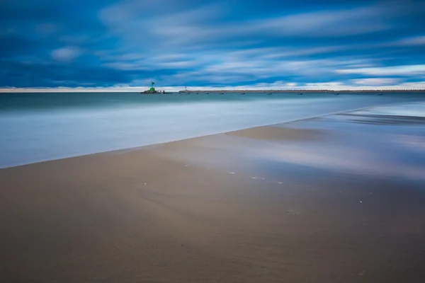 Hermosa orilla del mar de arena — Foto de Stock