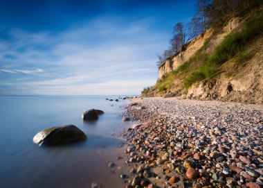 Güzel Baltık Denizi kıyısında