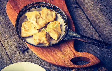 Kızarmış köfte soğan ile