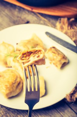 Kızarmış köfte soğan ile